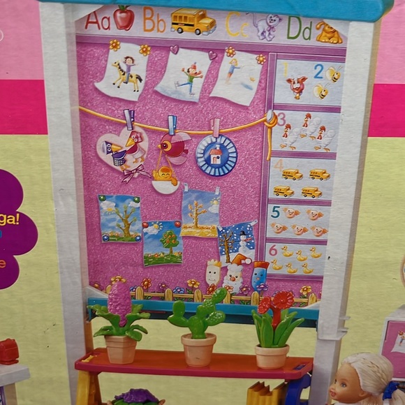 Barbie Classroom Playset Fun Learning at Kelly's Preschool 2002 #67427 - Picture 5 of 11